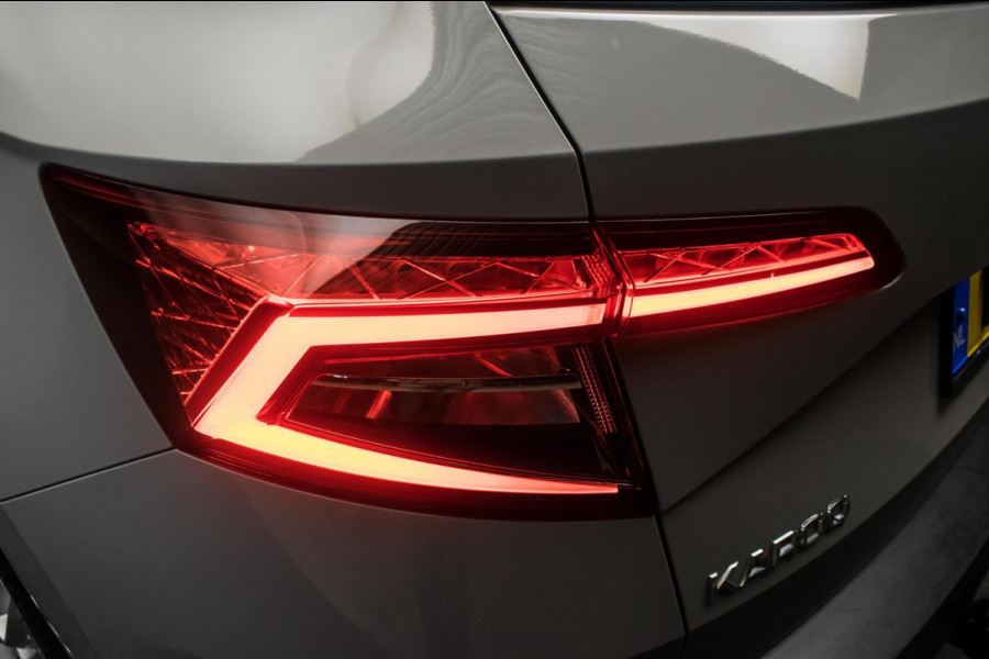 Škoda Karoq 1.0 TSI Ambition Sport [ Panoramadak El Trekhaak Camera Sportinterieur Stoelverwarming Carplay ]