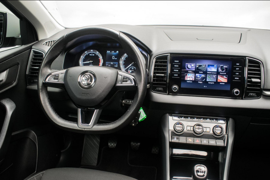 Škoda Karoq 1.0 TSI Ambition Sport [ Panoramadak El Trekhaak Camera Sportinterieur Stoelverwarming Carplay ]