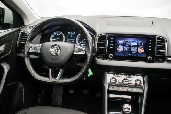 Škoda Karoq 1.0 TSI Ambition Sport [ Panoramadak El Trekhaak Camera Sportinterieur Stoelverwarming Carplay ]