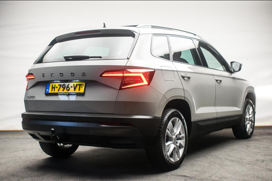 Škoda Karoq 1.0 TSI Ambition Sport [ Panoramadak El Trekhaak Camera Sportinterieur Stoelverwarming Carplay ]