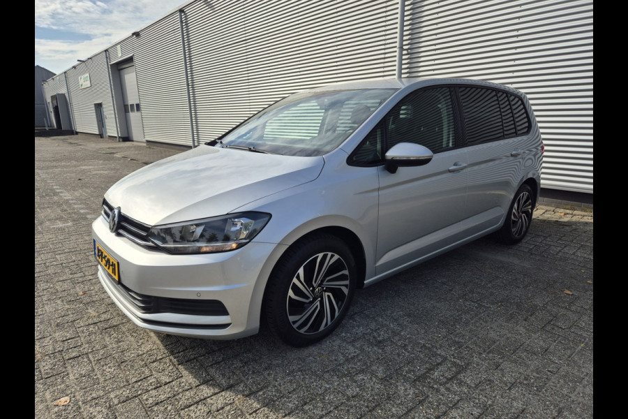 Volkswagen Touran 1.2 TSI 7persoons,clima,wegklapbare trekhaak,stoelverwarming,parkeersensoren