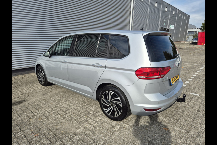 Volkswagen Touran 1.2 TSI 7persoons,clima,wegklapbare trekhaak,stoelverwarming,parkeersensoren