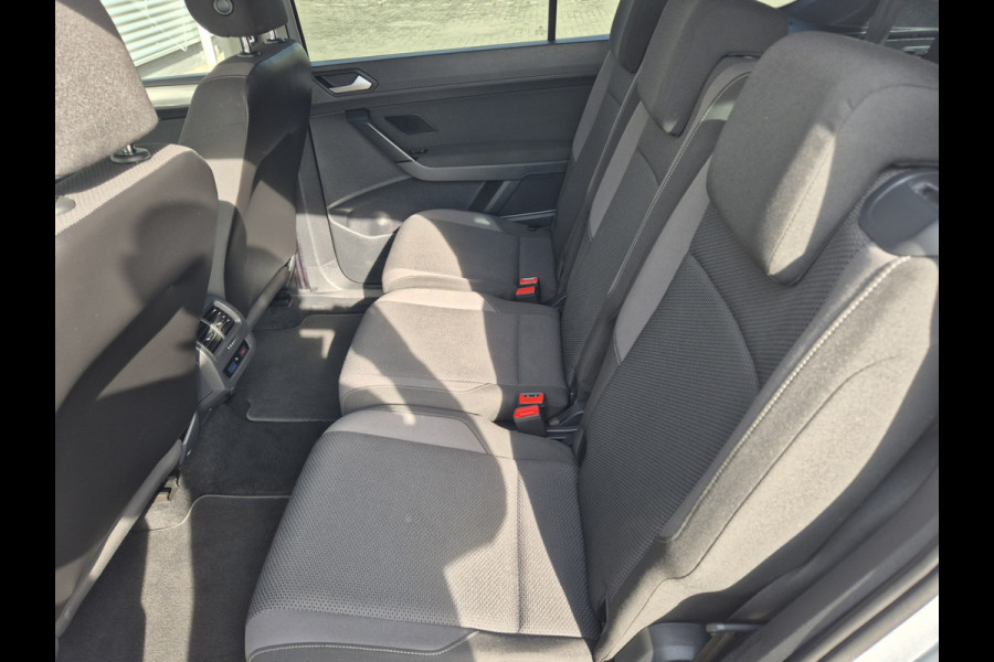 Volkswagen Touran 1.2 TSI 7persoons,clima,wegklapbare trekhaak,stoelverwarming,parkeersensoren