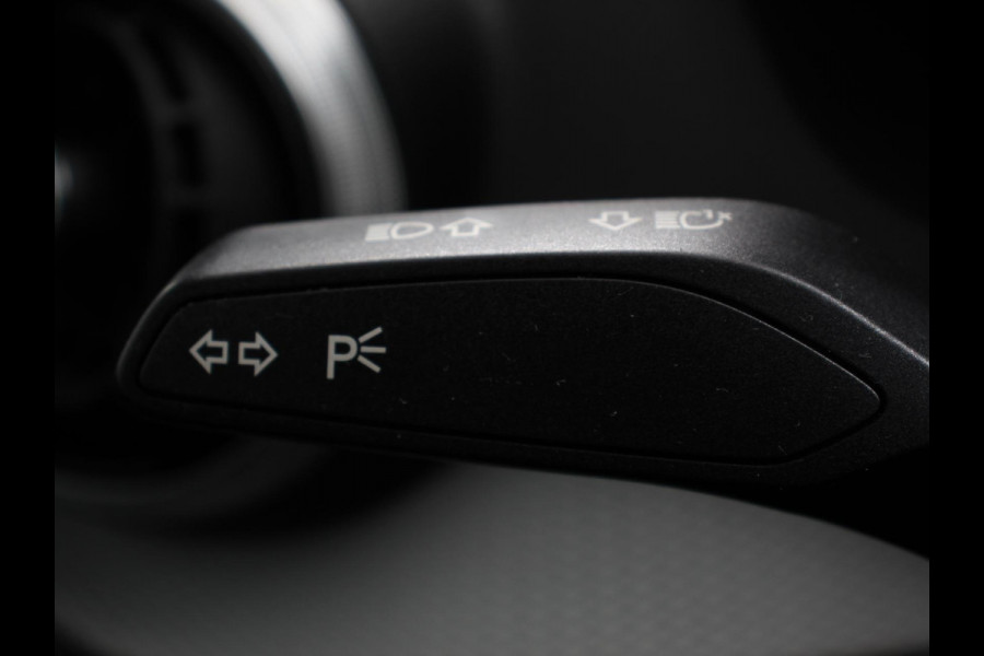 Audi Q2 35 TFSI 150pk Automaat S Edition | Navigatie | Camera | Adaptive Cruise Control | LED Matrix | Elektrische Achterklep | Keyless Entry | Audi Q2 35 TFSI 150pk Automaat S Edition | Navigatie | Camera | Adaptive Cruise Control | LED Matrix | Elektrische Achterklep | Keyless Entry |