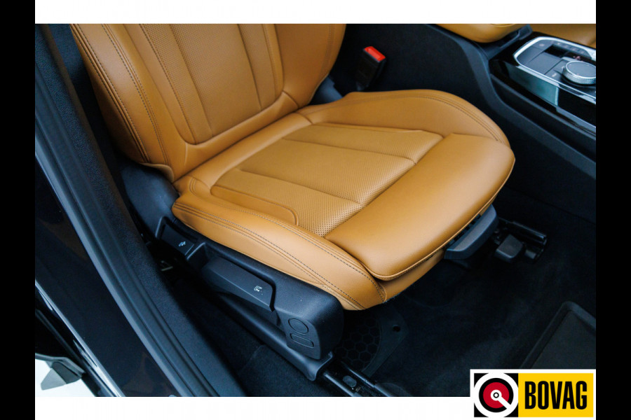BMW X3 xDrive30e 293 PK | LCI FACELIFT | Elec. trekhaak | Panoramadak | Stoel- & stuurverwarming | Elec. klep, Navigatie, App. connect