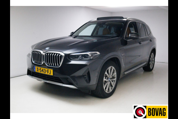 BMW X3 xDrive30e 293 PK | LCI FACELIFT | Elec. trekhaak | Panoramadak | Stoel- & stuurverwarming | Elec. klep, Navigatie, App. connect
