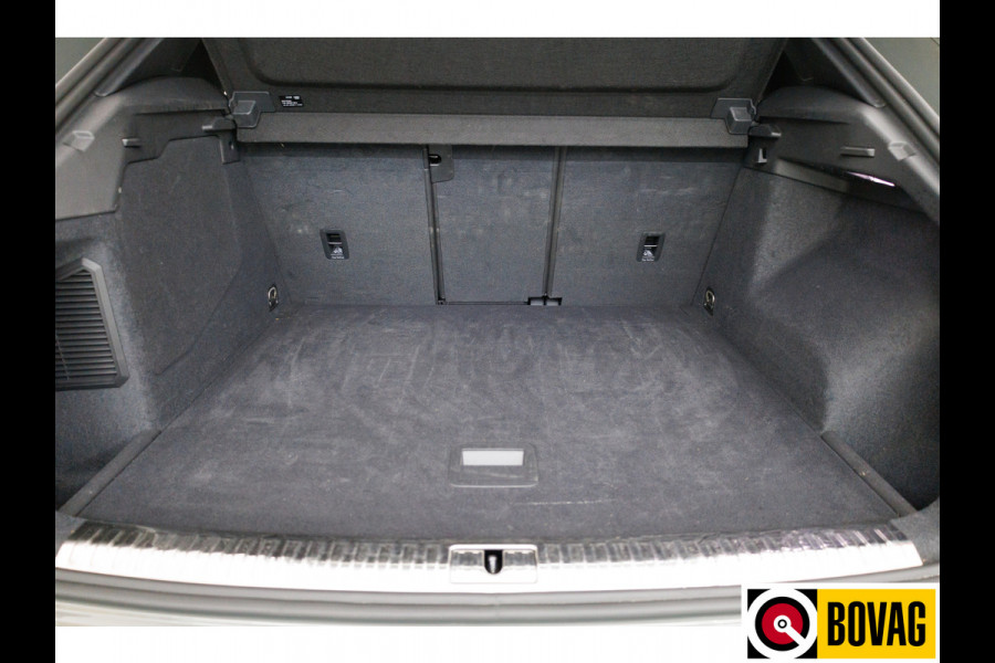 Audi Q3 45 TFSI e S edition 245 PK | S-Line interieur | Panoramadak | Navigatie | App. connect | Elec. achterklep, Stoelverwarming