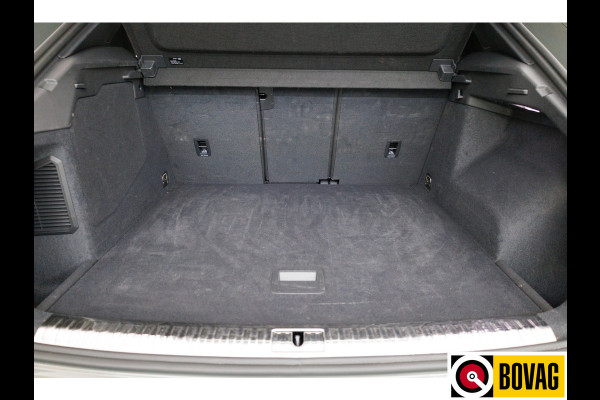 Audi Q3 45 TFSI e S edition 245 PK | S-Line interieur | Panoramadak | Navigatie | App. connect | Elec. achterklep, Stoelverwarming
