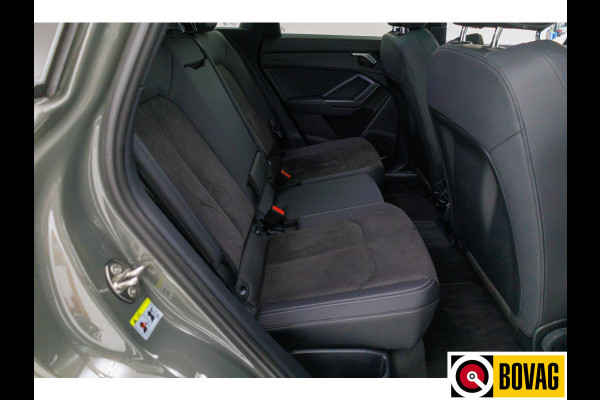 Audi Q3 45 TFSI e S edition 245 PK | S-Line interieur | Panoramadak | Navigatie | App. connect | Elec. achterklep, Stoelverwarming