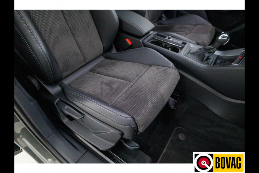 Audi Q3 45 TFSI e S edition 245 PK | S-Line interieur | Panoramadak | Navigatie | App. connect | Elec. achterklep, Stoelverwarming