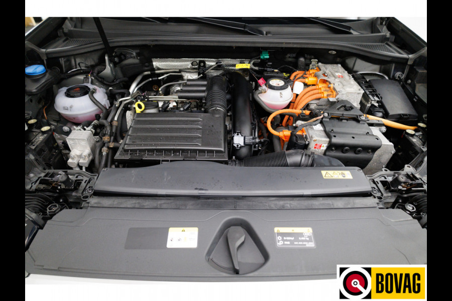 Audi Q3 45 TFSI e S edition 245 PK | S-Line interieur | Panoramadak | Navigatie | App. connect | Elec. achterklep, Stoelverwarming