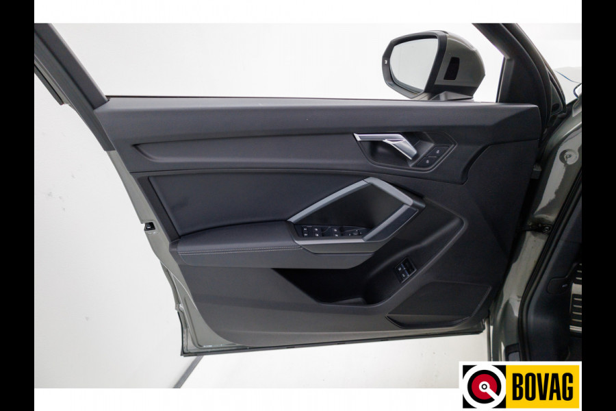 Audi Q3 45 TFSI e S edition 245 PK | S-Line interieur | Panoramadak | Navigatie | App. connect | Elec. achterklep, Stoelverwarming