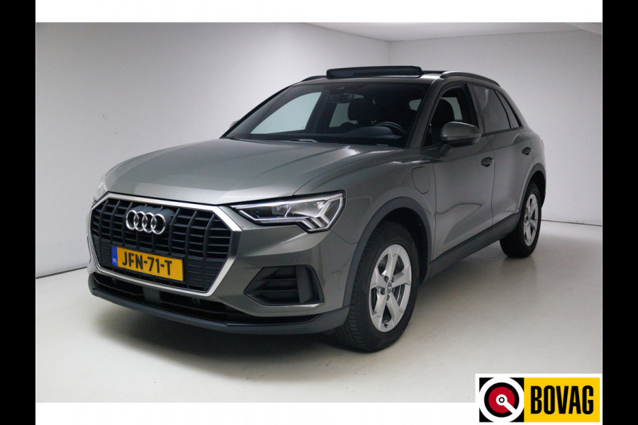 Audi Q3 45 TFSI e S edition 245 PK | S-Line interieur | Panoramadak | Navigatie | App. connect | Elec. achterklep, Stoelverwarming