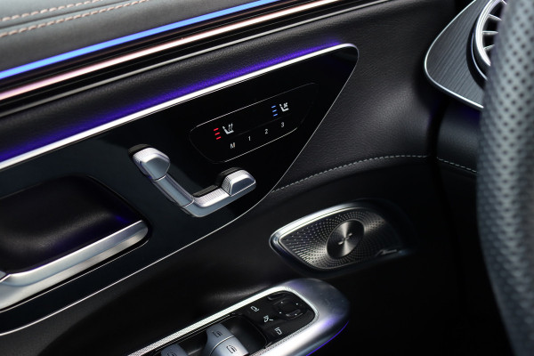 Mercedes-Benz EQE SUV 350 4Matic AMG Line 91 kWh | 59.000,- ex | Distronic+ | Memory | Panoramadak | Digital Light | Stoelventilatie | Burmester | Warmtepomp | Keyless Go | Augmented Reality |