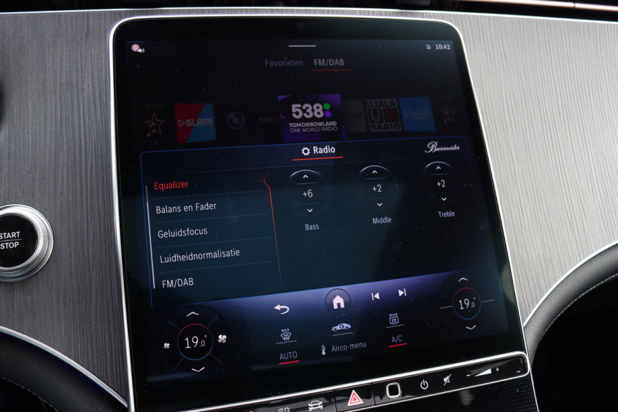 Mercedes-Benz EQE SUV 350 4Matic AMG Line 91 kWh | 59.000,- ex | Distronic+ | Memory | Panoramadak | Digital Light | Stoelventilatie | Burmester | Warmtepomp | Keyless Go | Augmented Reality |