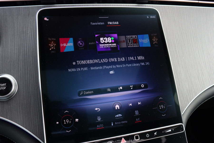 Mercedes-Benz EQE SUV 350 4Matic AMG Line 91 kWh | 59.000,- ex | Distronic+ | Memory | Panoramadak | Digital Light | Stoelventilatie | Burmester | Warmtepomp | Keyless Go | Augmented Reality |