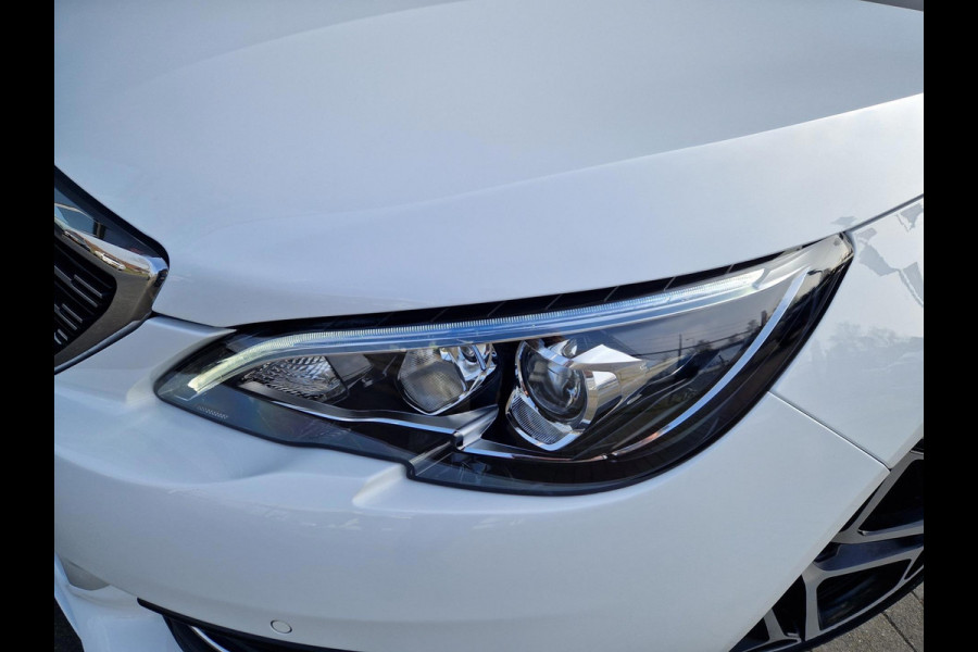 Peugeot 308 1.2 Allure 130pk aut. Panodak Peugeot 308 1.2 Allure 130pk aut. Panodak