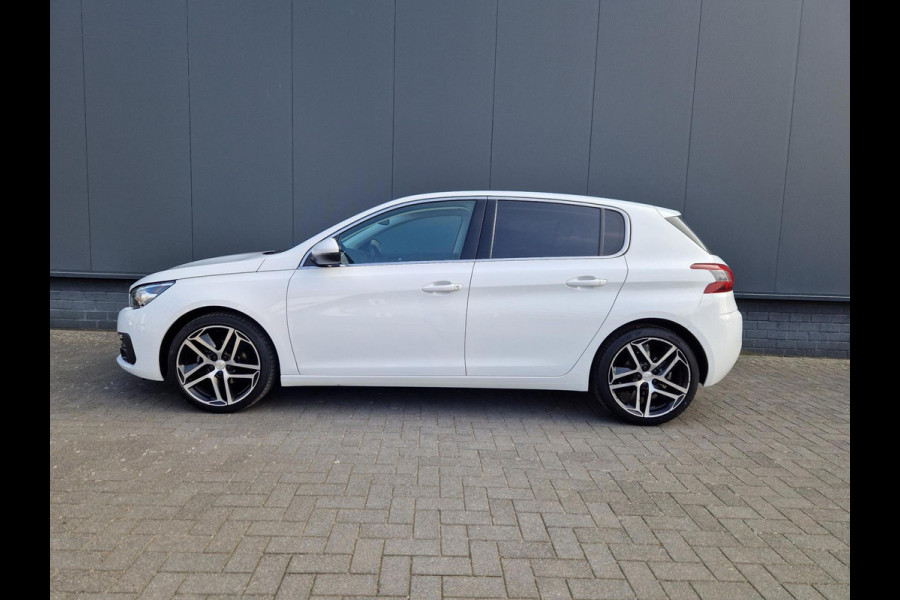 Peugeot 308 1.2 Allure 130pk aut. Panodak Peugeot 308 1.2 Allure 130pk aut. Panodak