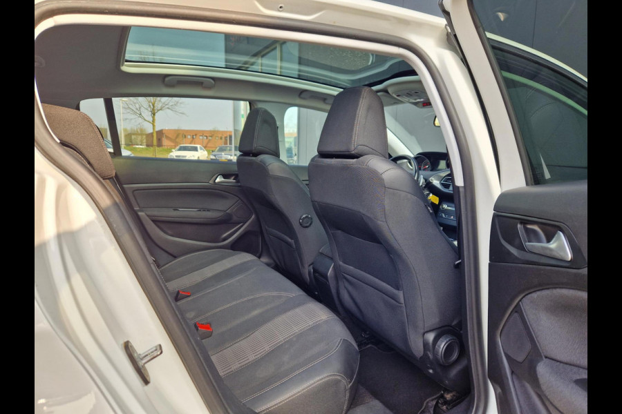 Peugeot 308 1.2 Allure 130pk aut. Panodak Peugeot 308 1.2 Allure 130pk aut. Panodak