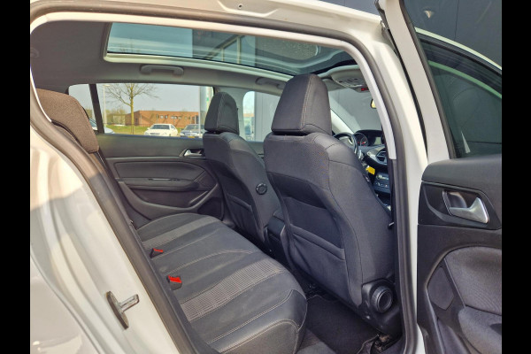 Peugeot 308 1.2 Allure 130pk aut. Panodak Peugeot 308 1.2 Allure 130pk aut. Panodak
