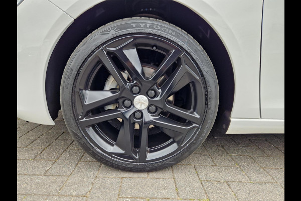Peugeot 308 1.2 Allure 130pk aut. Panodak Peugeot 308 1.2 Allure 130pk aut. Panodak