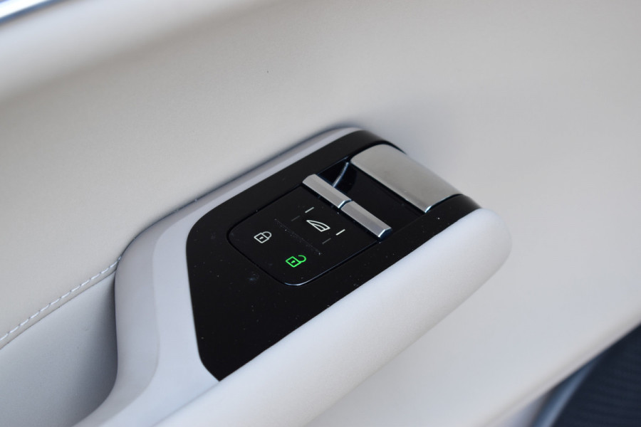 Volvo EX90 Twin Motor 408PK Ultra 7P 111kWh | Uit voorraad leverbaar | Luchtvering | 7 zitplaatsen | Pilot assist-pakket |