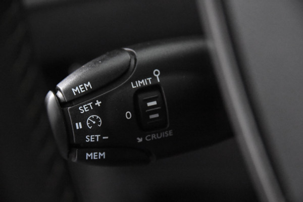 Peugeot 208 1.2 *1ste Eigenaar*DAB*Cruise Control* Peugeot 208 1.2 *1ste Eigenaar*DAB*Cruise Control*