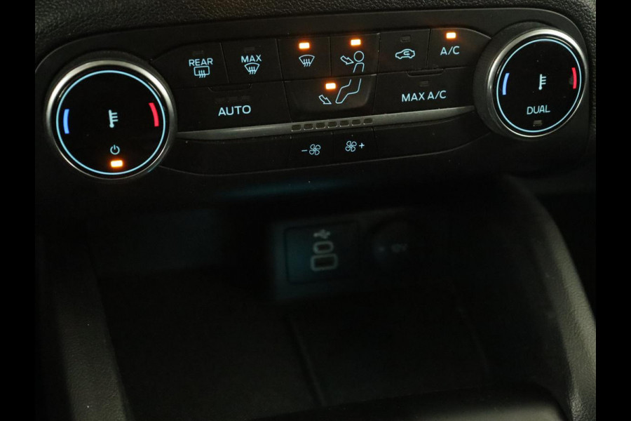 Ford Focus 1.0 EcoBoost Hybrid Titanium | Automaat | Carplay | Keyless | Navigatie | Climate control | Full LED | Parkeerhulp | Cruise control | DAB Ford Focus 1.0 EcoBoost Hybrid Titanium | Automaat | Carplay | Keyless | Navigatie | Climate control | Full LED | Parkeerhulp | Cruise control | DAB