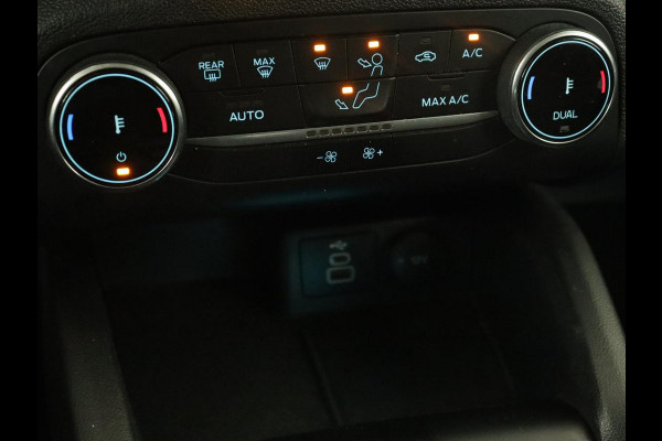 Ford Focus 1.0 EcoBoost Hybrid Titanium | Automaat | Carplay | Keyless | Navigatie | Climate control | Full LED | Parkeerhulp | Cruise control | DAB Ford Focus 1.0 EcoBoost Hybrid Titanium | Automaat | Carplay | Keyless | Navigatie | Climate control | Full LED | Parkeerhulp | Cruise control | DAB