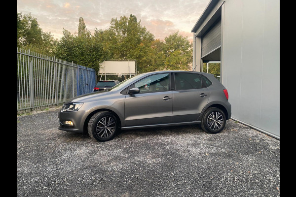 Volkswagen Polo 1.0 Comfortline Allstar Navigatie Parkpilot Cruisecontr Clima Stoelverw KM : 57.000 !!!