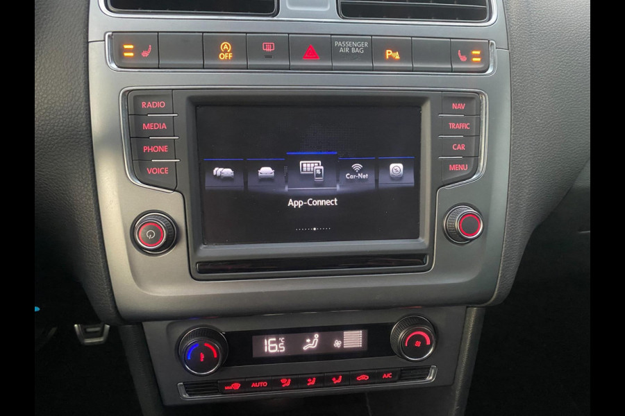 Volkswagen Polo 1.0 Comfortline Allstar Navigatie Parkpilot Cruisecontr Clima Stoelverw KM : 57.000 !!!