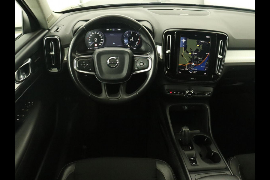 Volvo XC40 2.0 D3 Momentum | Trekhaak | Stoelverwarming | Harman/Kardon | Camera | Navigatie | Full LED | Getint glas | Parkeerhulp Volvo XC40 2.0 D3 Momentum | Trekhaak | Stoelverwarming | Harman/Kardon | Camera | Navigatie | Full LED | Getint glas | Parkeerhulp