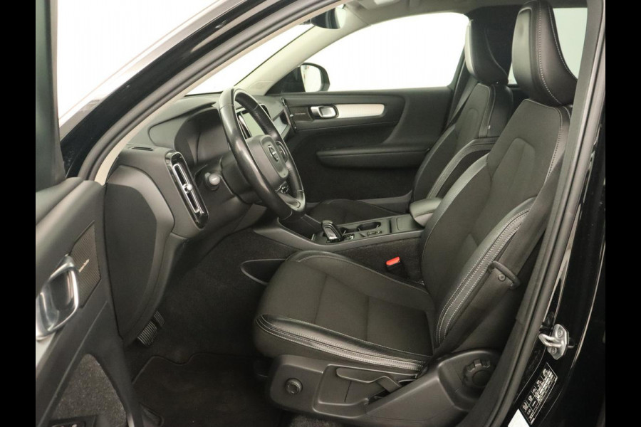Volvo XC40 2.0 D3 Momentum | Trekhaak | Stoelverwarming | Harman/Kardon | Camera | Navigatie | Full LED | Getint glas | Parkeerhulp Volvo XC40 2.0 D3 Momentum | Trekhaak | Stoelverwarming | Harman/Kardon | Camera | Navigatie | Full LED | Getint glas | Parkeerhulp