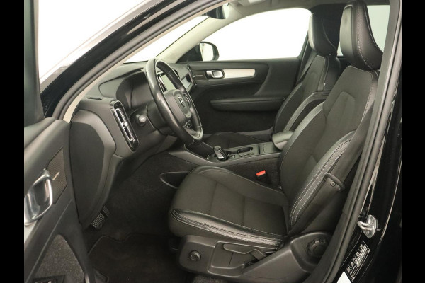 Volvo XC40 2.0 D3 Momentum | Trekhaak | Stoelverwarming | Harman/Kardon | Camera | Navigatie | Full LED | Getint glas | Parkeerhulp Volvo XC40 2.0 D3 Momentum | Trekhaak | Stoelverwarming | Harman/Kardon | Camera | Navigatie | Full LED | Getint glas | Parkeerhulp