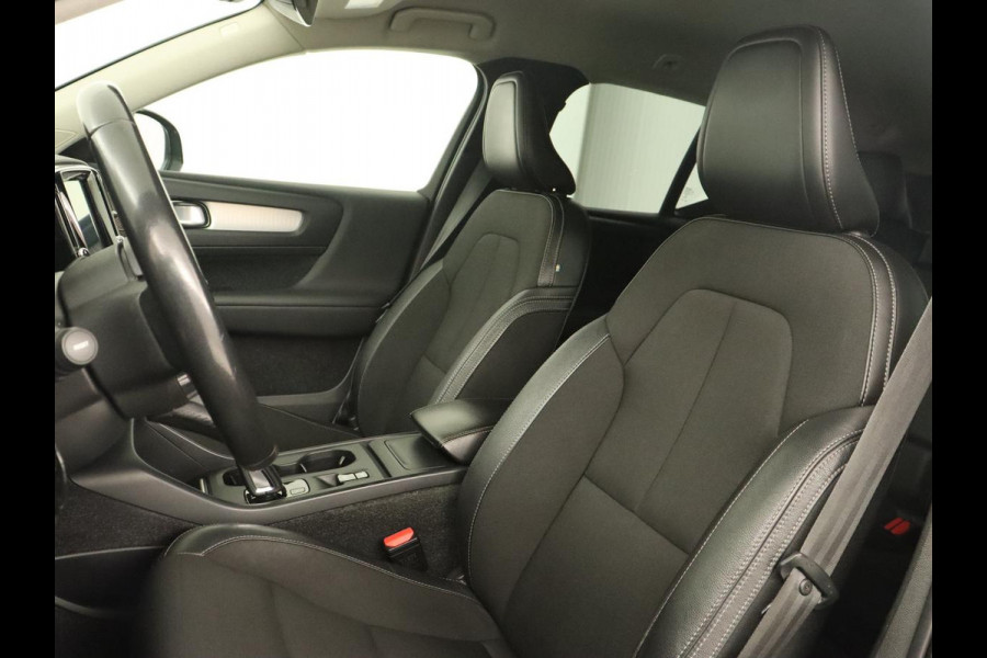 Volvo XC40 2.0 D3 Momentum | Trekhaak | Stoelverwarming | Harman/Kardon | Camera | Navigatie | Full LED | Getint glas | Parkeerhulp Volvo XC40 2.0 D3 Momentum | Trekhaak | Stoelverwarming | Harman/Kardon | Camera | Navigatie | Full LED | Getint glas | Parkeerhulp