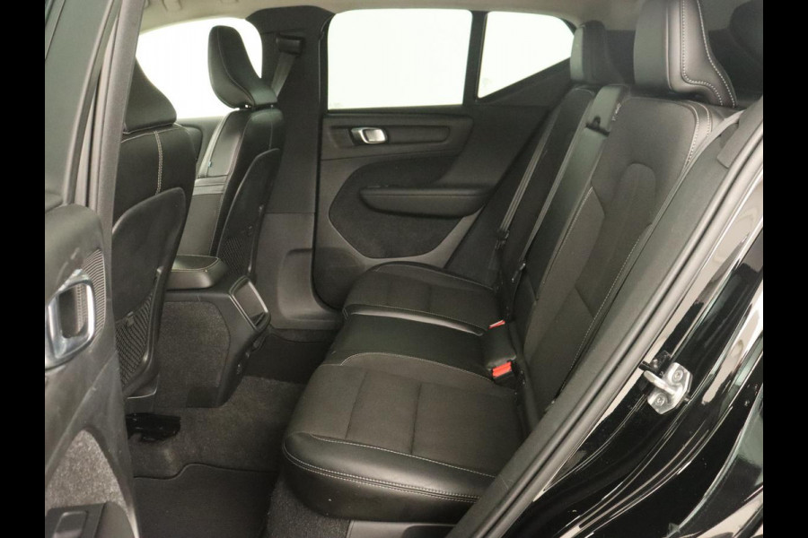 Volvo XC40 2.0 D3 Momentum | Trekhaak | Stoelverwarming | Harman/Kardon | Camera | Navigatie | Full LED | Getint glas | Parkeerhulp Volvo XC40 2.0 D3 Momentum | Trekhaak | Stoelverwarming | Harman/Kardon | Camera | Navigatie | Full LED | Getint glas | Parkeerhulp