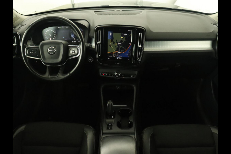 Volvo XC40 2.0 D3 Momentum | Trekhaak | Stoelverwarming | Harman/Kardon | Camera | Navigatie | Full LED | Getint glas | Parkeerhulp Volvo XC40 2.0 D3 Momentum | Trekhaak | Stoelverwarming | Harman/Kardon | Camera | Navigatie | Full LED | Getint glas | Parkeerhulp