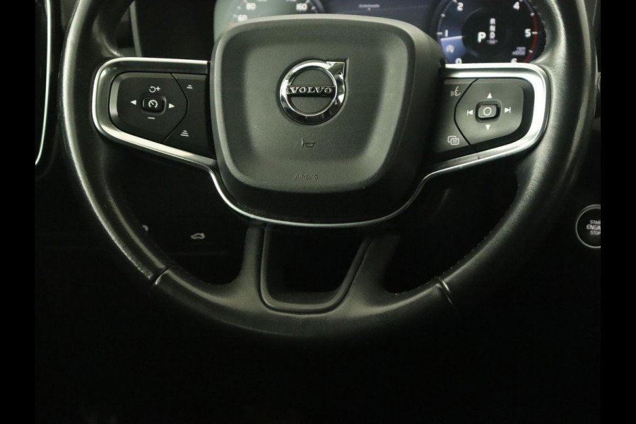 Volvo XC40 2.0 D3 Momentum | Trekhaak | Stoelverwarming | Harman/Kardon | Camera | Navigatie | Full LED | Getint glas | Parkeerhulp Volvo XC40 2.0 D3 Momentum | Trekhaak | Stoelverwarming | Harman/Kardon | Camera | Navigatie | Full LED | Getint glas | Parkeerhulp