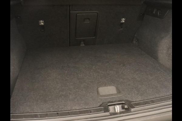 Volvo XC40 2.0 D3 Momentum | Trekhaak | Stoelverwarming | Harman/Kardon | Camera | Navigatie | Full LED | Getint glas | Parkeerhulp Volvo XC40 2.0 D3 Momentum | Trekhaak | Stoelverwarming | Harman/Kardon | Camera | Navigatie | Full LED | Getint glas | Parkeerhulp