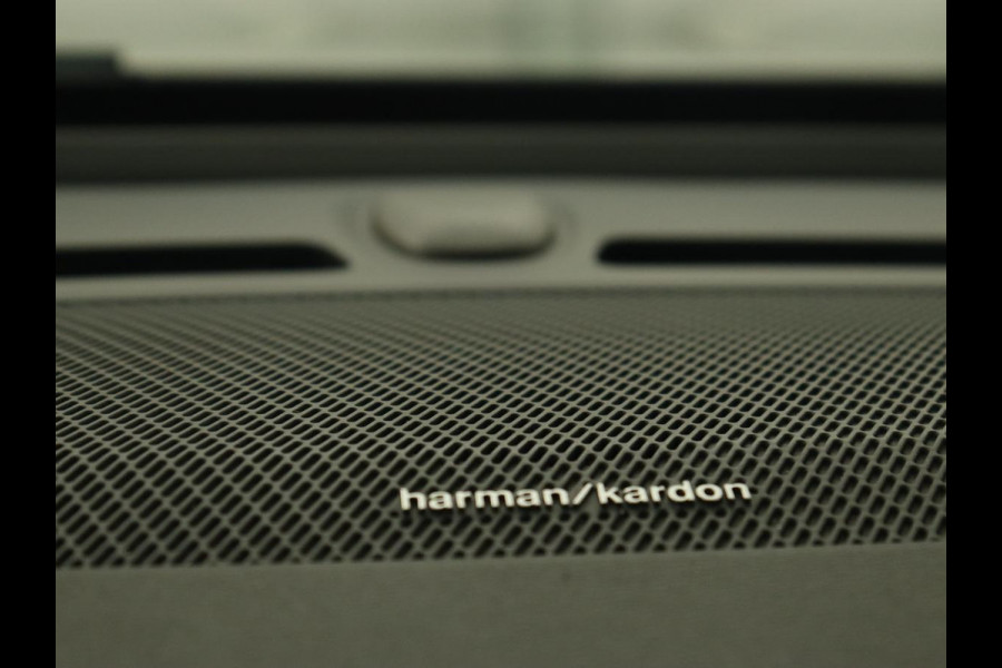 Volvo XC40 2.0 D3 Momentum | Trekhaak | Stoelverwarming | Harman/Kardon | Camera | Navigatie | Full LED | Getint glas | Parkeerhulp Volvo XC40 2.0 D3 Momentum | Trekhaak | Stoelverwarming | Harman/Kardon | Camera | Navigatie | Full LED | Getint glas | Parkeerhulp