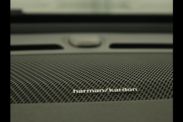Volvo XC40 2.0 D3 Momentum | Trekhaak | Stoelverwarming | Harman/Kardon | Camera | Navigatie | Full LED | Getint glas | Parkeerhulp Volvo XC40 2.0 D3 Momentum | Trekhaak | Stoelverwarming | Harman/Kardon | Camera | Navigatie | Full LED | Getint glas | Parkeerhulp