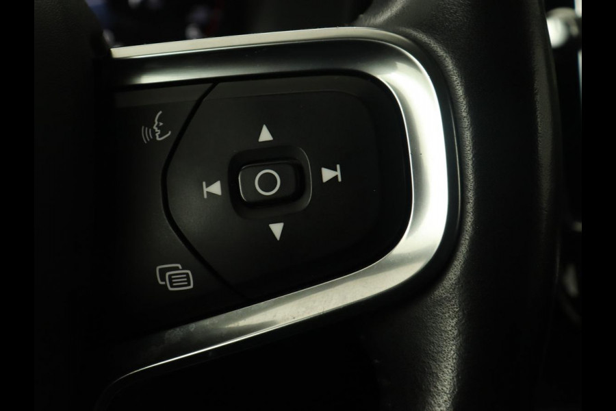 Volvo XC40 2.0 D3 Momentum | Trekhaak | Stoelverwarming | Harman/Kardon | Camera | Navigatie | Full LED | Getint glas | Parkeerhulp Volvo XC40 2.0 D3 Momentum | Trekhaak | Stoelverwarming | Harman/Kardon | Camera | Navigatie | Full LED | Getint glas | Parkeerhulp