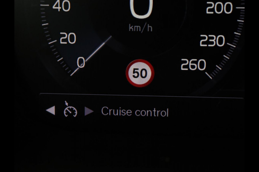 Volvo XC40 2.0 D3 Momentum | Trekhaak | Stoelverwarming | Harman/Kardon | Camera | Navigatie | Full LED | Getint glas | Parkeerhulp Volvo XC40 2.0 D3 Momentum | Trekhaak | Stoelverwarming | Harman/Kardon | Camera | Navigatie | Full LED | Getint glas | Parkeerhulp