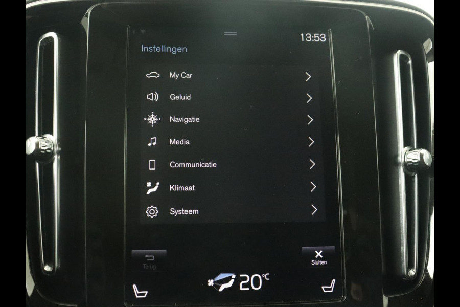 Volvo XC40 2.0 D3 Momentum | Trekhaak | Stoelverwarming | Harman/Kardon | Camera | Navigatie | Full LED | Getint glas | Parkeerhulp Volvo XC40 2.0 D3 Momentum | Trekhaak | Stoelverwarming | Harman/Kardon | Camera | Navigatie | Full LED | Getint glas | Parkeerhulp