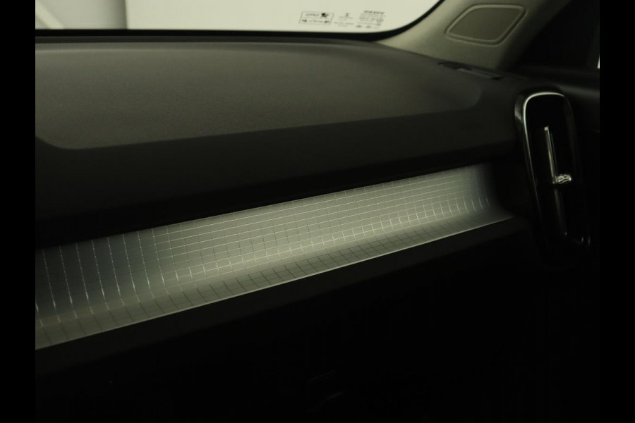 Volvo XC40 2.0 D3 Momentum | Trekhaak | Stoelverwarming | Harman/Kardon | Camera | Navigatie | Full LED | Getint glas | Parkeerhulp Volvo XC40 2.0 D3 Momentum | Trekhaak | Stoelverwarming | Harman/Kardon | Camera | Navigatie | Full LED | Getint glas | Parkeerhulp