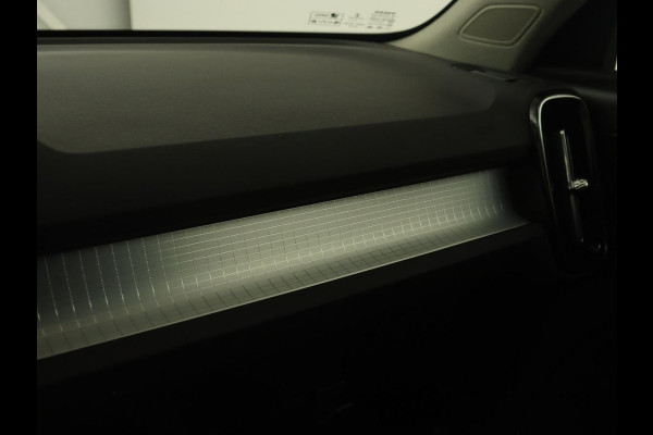 Volvo XC40 2.0 D3 Momentum | Trekhaak | Stoelverwarming | Harman/Kardon | Camera | Navigatie | Full LED | Getint glas | Parkeerhulp Volvo XC40 2.0 D3 Momentum | Trekhaak | Stoelverwarming | Harman/Kardon | Camera | Navigatie | Full LED | Getint glas | Parkeerhulp