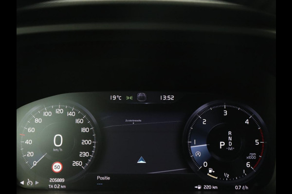 Volvo XC40 2.0 D3 Momentum | Trekhaak | Stoelverwarming | Harman/Kardon | Camera | Navigatie | Full LED | Getint glas | Parkeerhulp Volvo XC40 2.0 D3 Momentum | Trekhaak | Stoelverwarming | Harman/Kardon | Camera | Navigatie | Full LED | Getint glas | Parkeerhulp