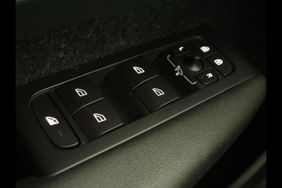 Volvo XC40 2.0 D3 Momentum | Trekhaak | Stoelverwarming | Harman/Kardon | Camera | Navigatie | Full LED | Getint glas | Parkeerhulp Volvo XC40 2.0 D3 Momentum | Trekhaak | Stoelverwarming | Harman/Kardon | Camera | Navigatie | Full LED | Getint glas | Parkeerhulp