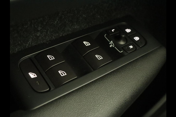 Volvo XC40 2.0 D3 Momentum | Trekhaak | Stoelverwarming | Harman/Kardon | Camera | Navigatie | Full LED | Getint glas | Parkeerhulp Volvo XC40 2.0 D3 Momentum | Trekhaak | Stoelverwarming | Harman/Kardon | Camera | Navigatie | Full LED | Getint glas | Parkeerhulp