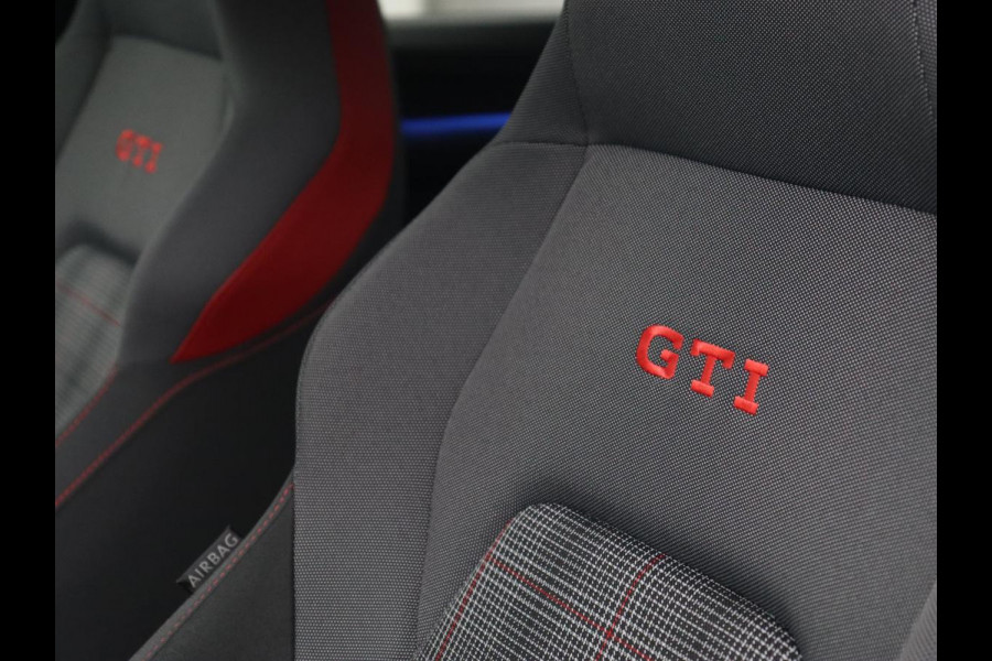 Volkswagen Golf 2.0 TSI GTI | Carplay | Sfeerverlichting | LED Plus | Sportstoelen | Parkeerhulp | Cruise control | Digital Cockpit | Climate control
